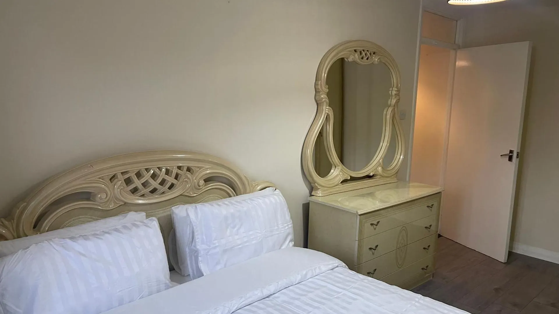 2 Bed Flat Close To New Cross Gate, Se14 London 0*,  Großbritannien