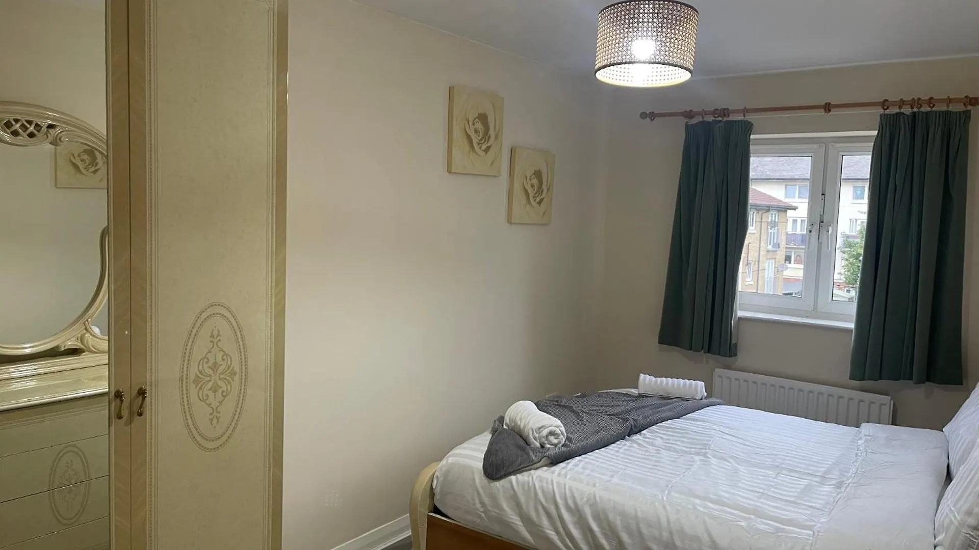 2 Bed Flat Close To New Cross Gate, Se14 London Apartment